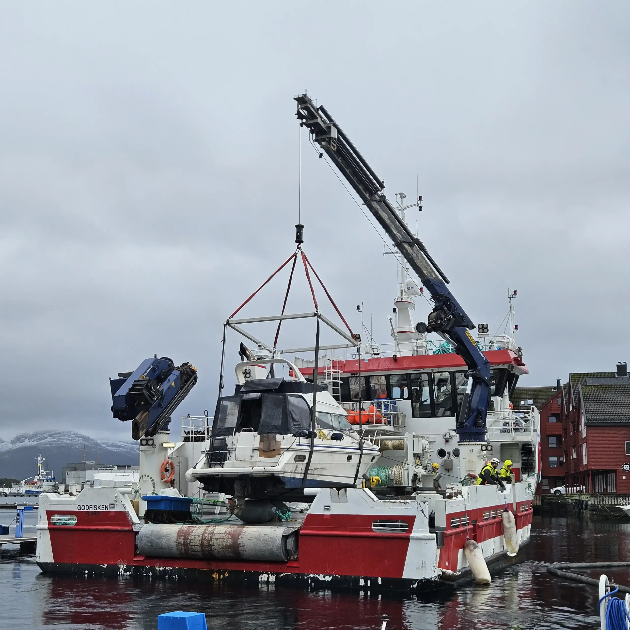 Fartøyet Godfisken på redningsoppdrag • Sjøprodukt AS
